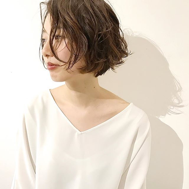 スーツに似合う髪型 決定版 大人女性におすすめのヘアスタイルを長さ別にご紹介 Trill トリル