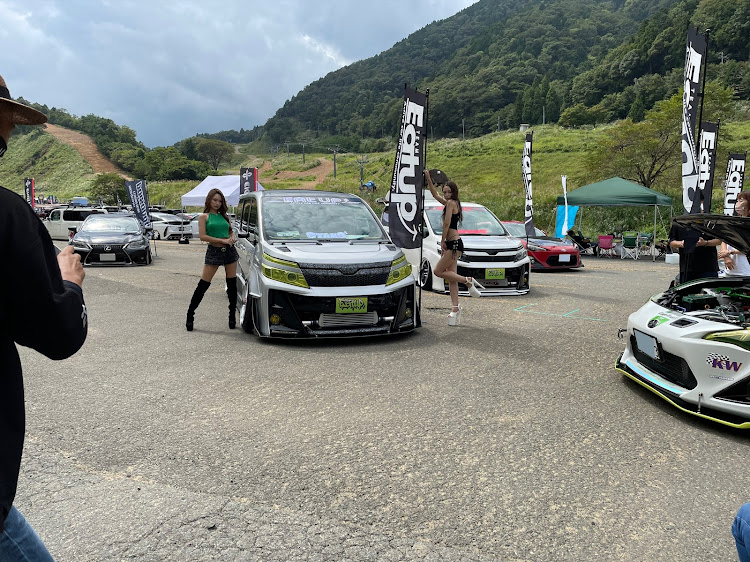 ヴォクシーのEat up⤴・イキスポ・ヴォクシー 80・滋賀県・残暑に関するカスタム事例の投稿画像3枚目