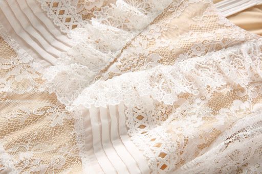 Title 9, Pleated Stitching Lace Long Sleeve Dress