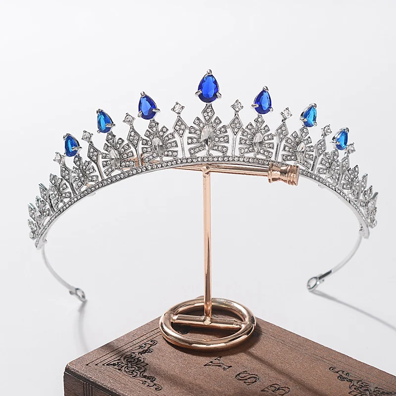 Eenvoudige zilveren strass hoofdband-kroon, perfect voor bruiloften en speciale gelegenheden. Schitter met elegantie!