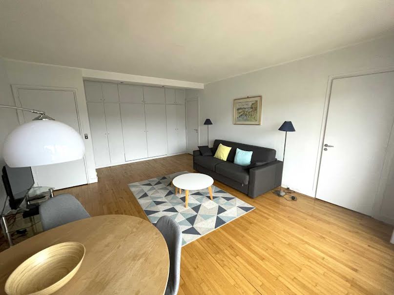 Location meublée appartement 1 pièce 48 m² à Paris 16ème (75016), 2 000 €