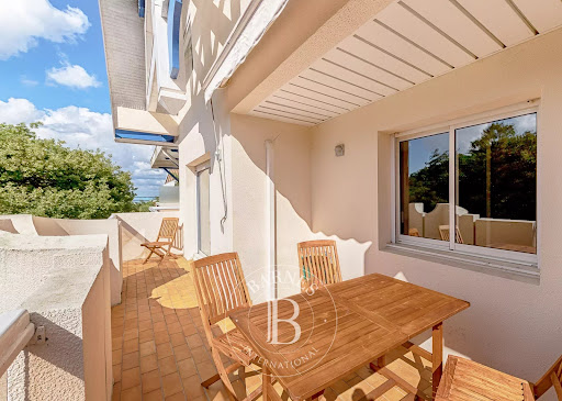 Apartment with terrace and pool 5