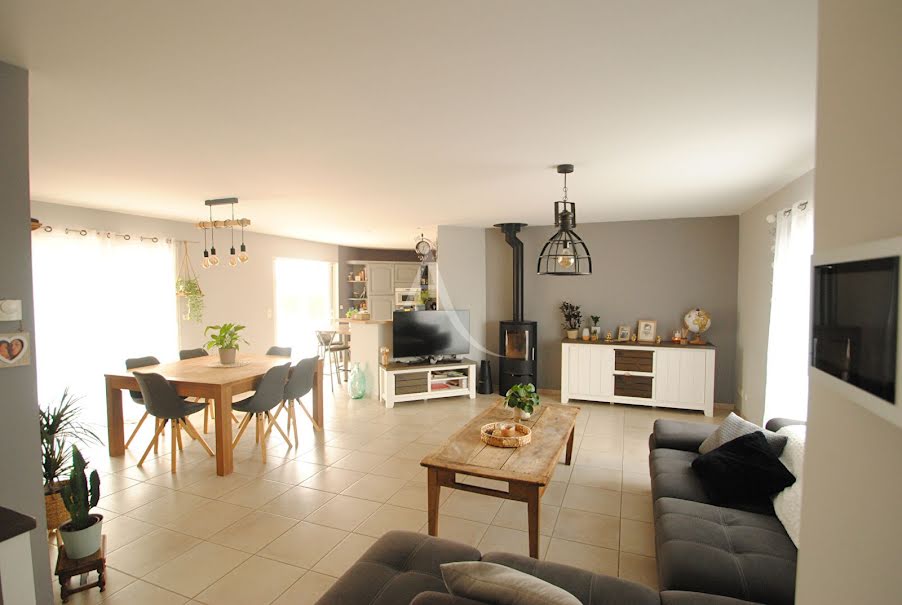 Vente maison 7 pièces 177 m² à Saint-Aubin-de-Luigné (49190), 499 500 €