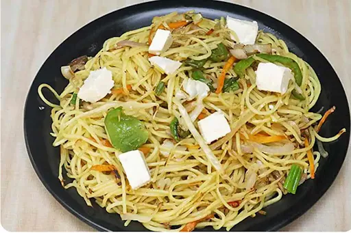 Veg Hakka Sakka Chowmein