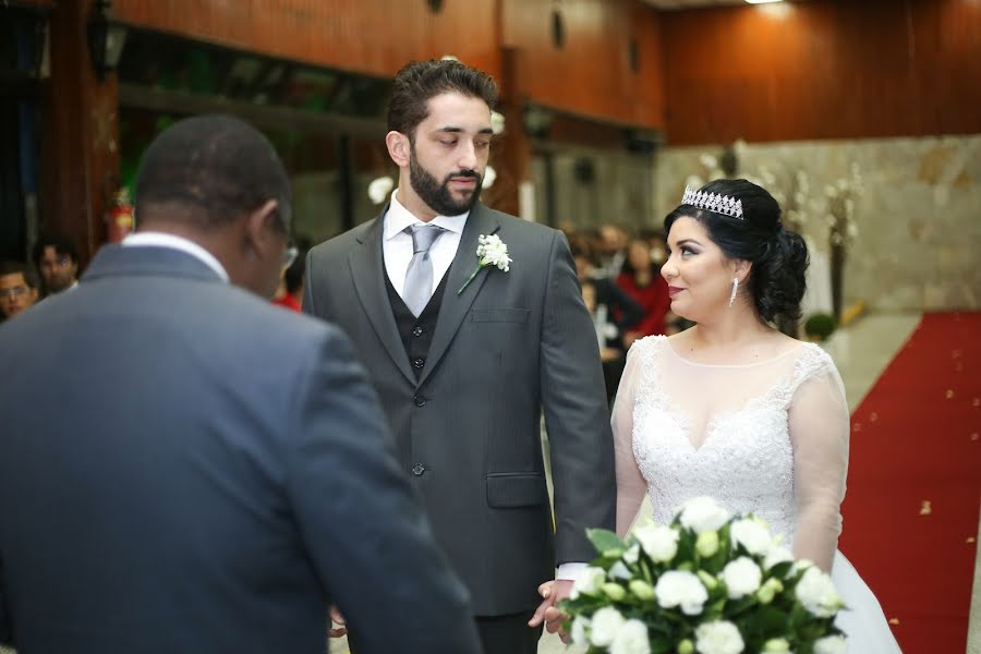 Fotografo di matrimoni Hellen Câmara (hellencamara). Foto del 11 aprile 2020