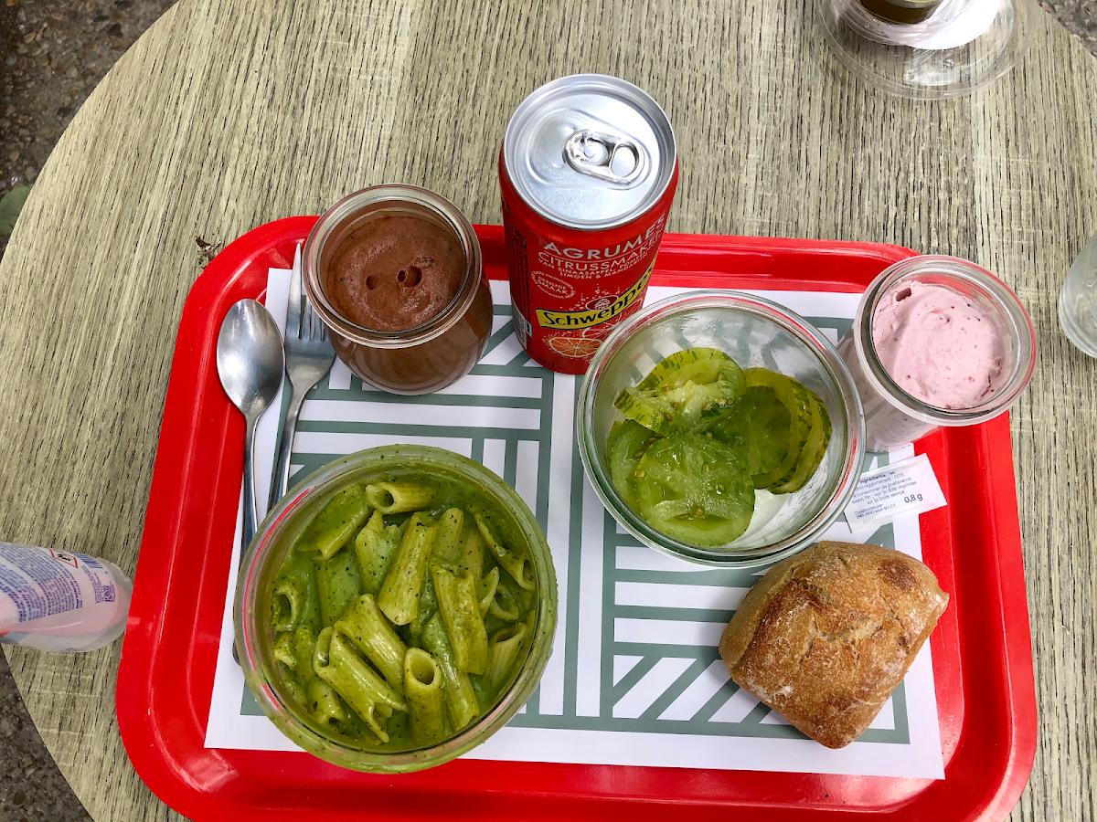 I had the green zebra tomato and mozzarella salad- yum! The bread was good! The pasta was ok, too much sauce for me. The desserts were not my favourite.