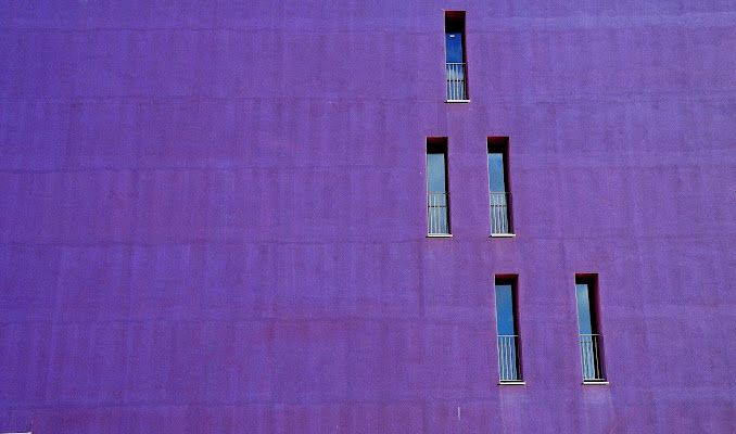 Purple wall di Cary