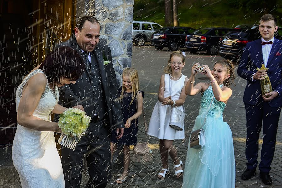 Fotografo di matrimoni Robert Mierzwiński (mrantoni). Foto del 13 gennaio 2020