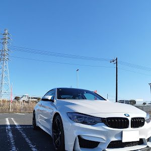 M4 クーペ F82