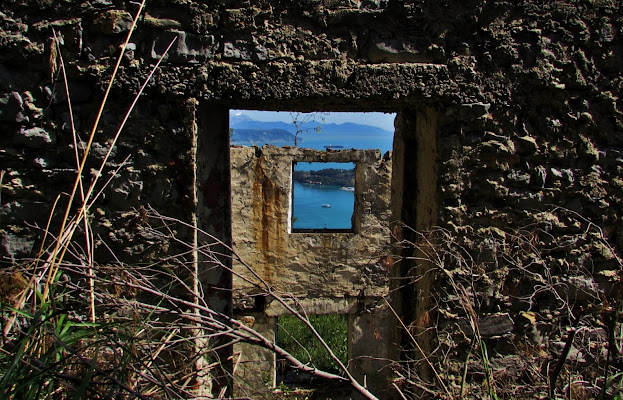 Ruderi vista mare di Giorgio Lucca