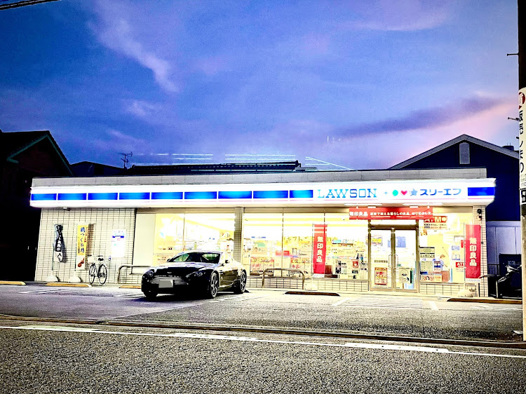 ヴァンテージ クーペのヴァンテージV8・ドライブ・きれいな夕暮れ・のどかな休日・ローソン駐車場に関するカスタム事例の投稿画像2枚目