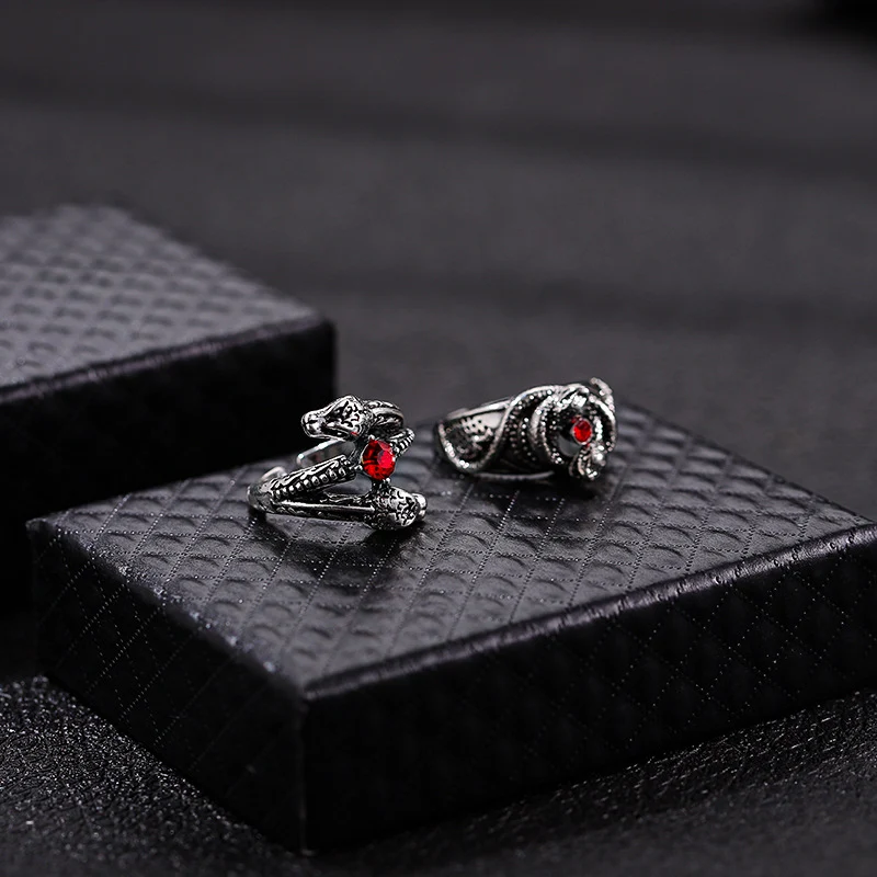 Bague d'index vintage enroulée et bracelet pour deux personnes, un cadeau unique qui symbolise l'amour et l'union intemporels.