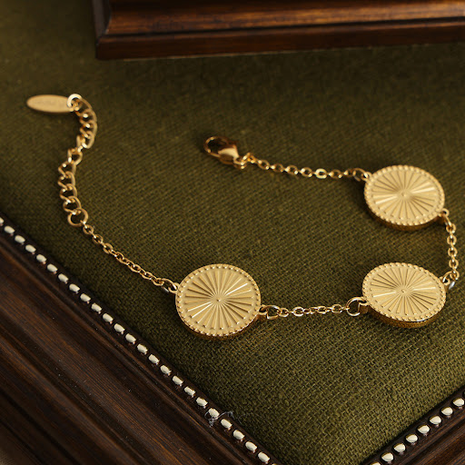 Title 4, Fashionable Elegant and Personalized Temperamen...