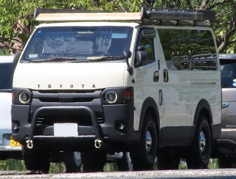 ハイエースバンのあなたのヘッドライトは？・アゲ系戦国時代・バンライフ・車検・ワンオフに関するカスタム事例の投稿画像7枚目
