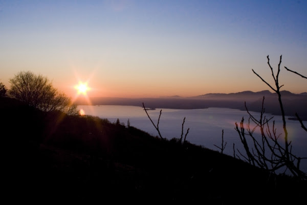 Tramonto sul lago di paso