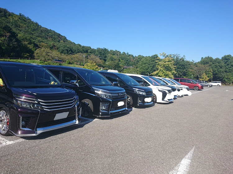 ヴォクシーのオフ会・ドライブ・こだわり車外パーツに関するカスタム事例の投稿画像1枚目