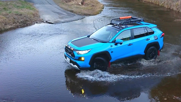 RAV4の今年もあとわずか・カレンダーに載ってみたい・ホイール交換に関するカスタム事例の投稿画像1枚目