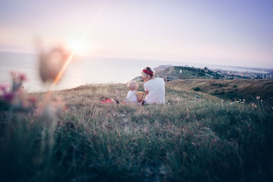 Wedding photographer Valeriy Skurydin (skvalval). Photo of 11 September 2015