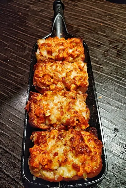 Chicken Tikka Garlic Bread