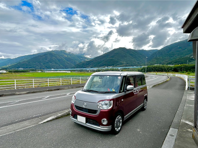 ムーヴキャンバスのお気に入りの場所・吉野川鉄橋・アンパンマン列車・紅葉と愛車・道の駅たからだの里さいたに関するカスタム事例の投稿画像1枚目