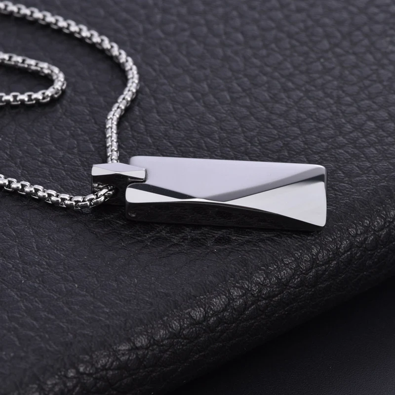Colar Longo Masculino Personalizado Moda Presente Joia Exclusiva com Nome ou Inicial Gravada Design Elegante e Único