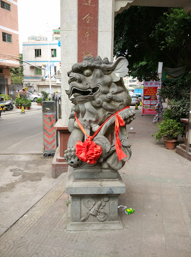 The Guardian Outside Guangyayuan Village