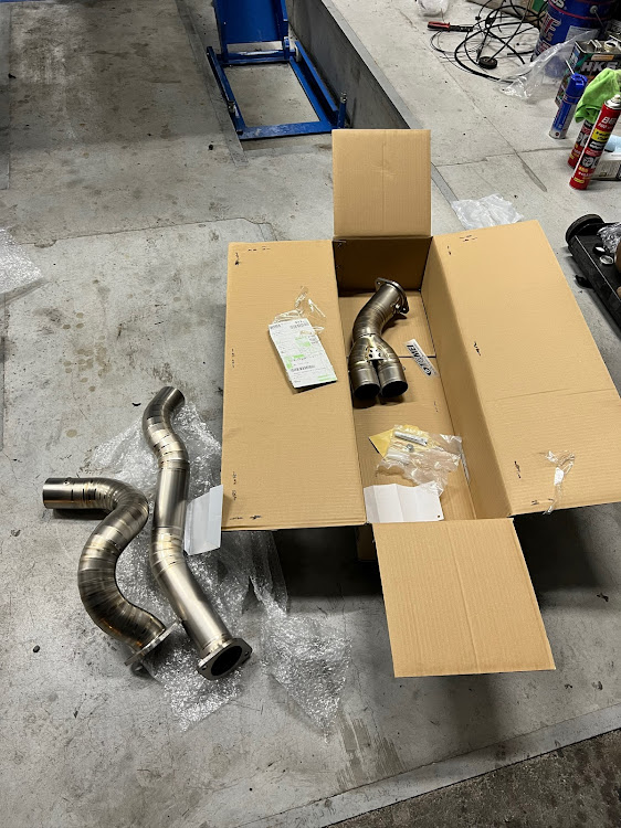 スカイライン GT-Rの東名パワード・フロントパイプ交換に関するカスタム事例の投稿画像2枚目