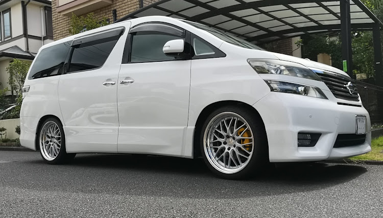 ヴェルファイアのヴェルファイア20系・アルヴェル・ちょうど良い車高・グノーシスHR201・HKS ハイパーマックスSに関するカスタム事例の投稿画像1枚目
