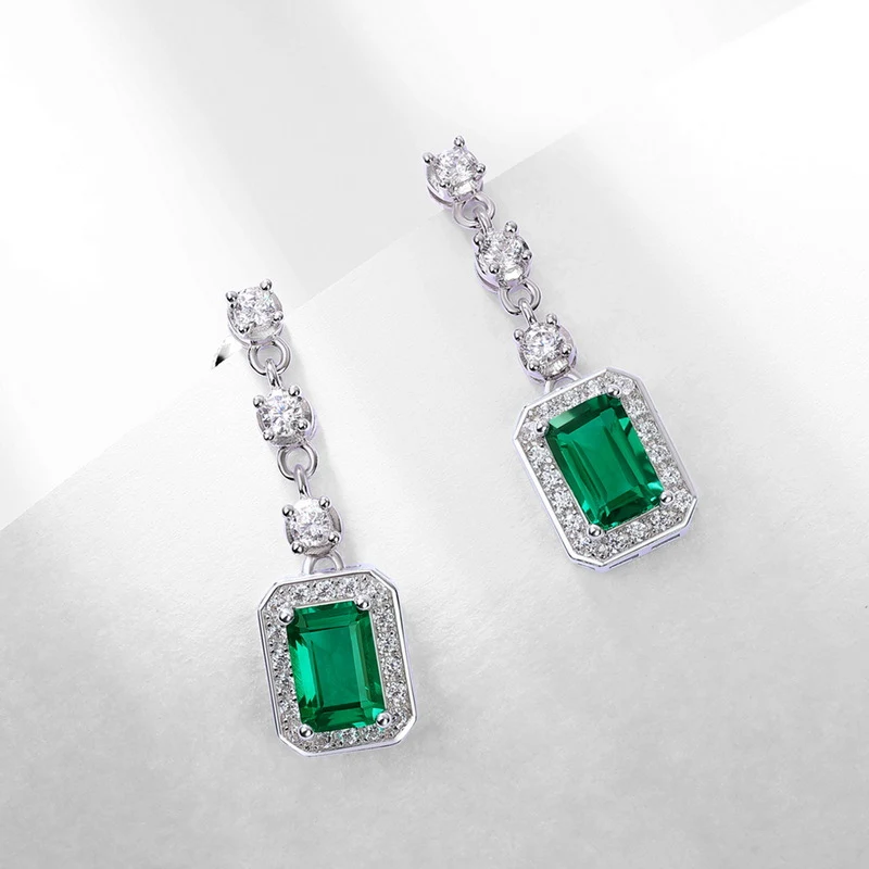 Boucles d'oreilles émeraude S925, mode personnalité. Cultivez votre style avec ces bijoux raffinés, pour une élégance accrue et une haute qualité.