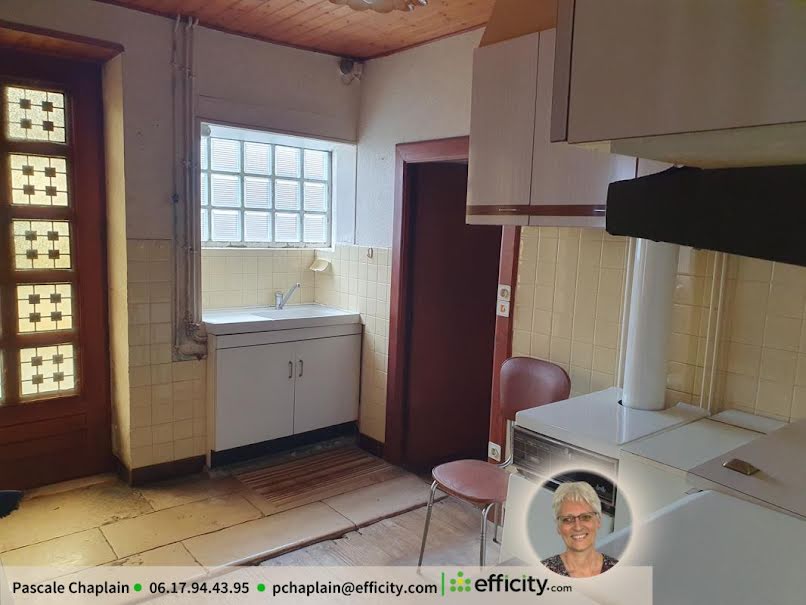 Vente maison 5 pièces 98 m² à Ecuras (16220), 113 000 €