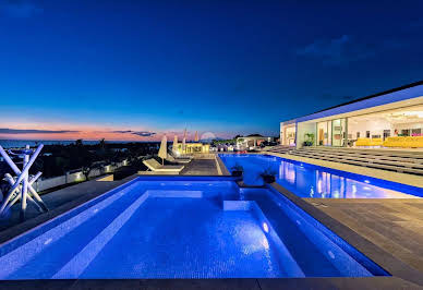 Villa with pool 4