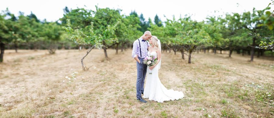 Fotografo di matrimoni Holly Firth Russell (holly9235). Foto del 8 maggio 2019