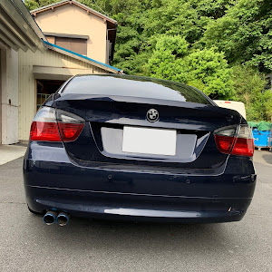 323i