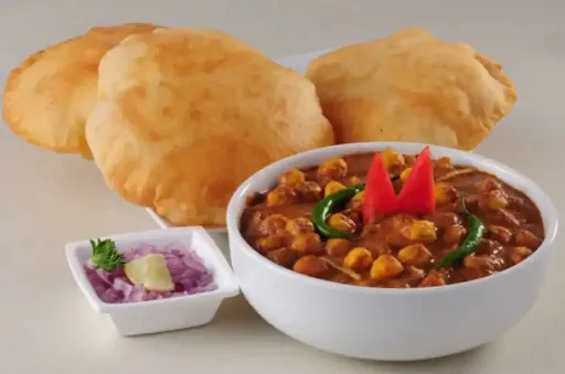 Poori Chole Masaledar