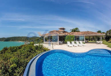 Maison avec piscine et terrasse 2