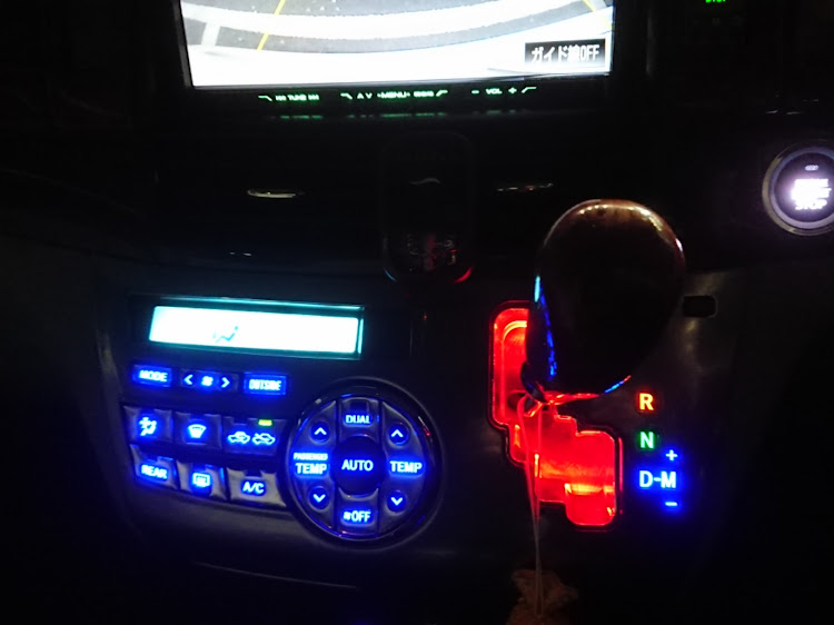 エスティマのLEDシフトゲートに関するカスタム事例の投稿画像2枚目
