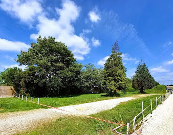 terrain à Saint-Seurin-sur-l'Isle (33)