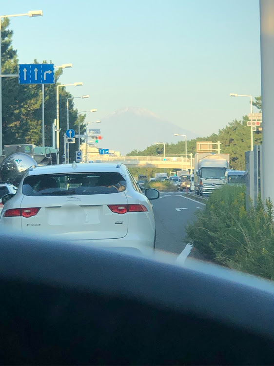 ハイエースバンのおはようございます❗・ノーサーフ🌊🏄‍♂️・江ノ島＆富士山コラボ・木曜日・秋晴れに関するカスタム事例の投稿画像2枚目