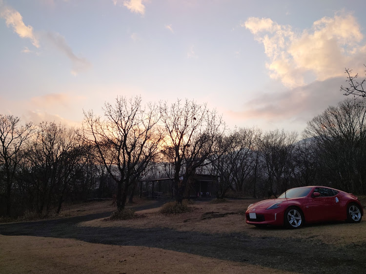 フェアレディZのスポーツカーでキャンプ・赤い車・薪ストーブ・富士山に関するカスタム事例の投稿画像1枚目