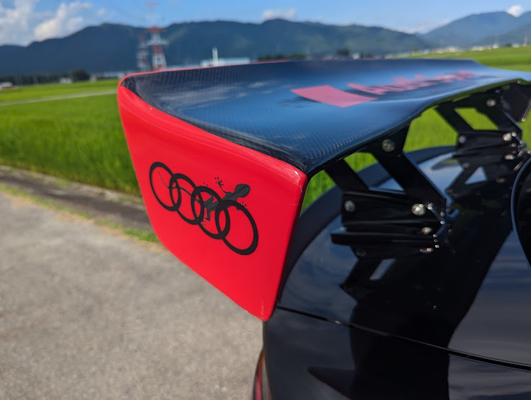 RS3 セダンのアシンメトリー・左右色違いホイール・7月もよろしくお願いしますに関するカスタム事例の投稿画像3枚目
