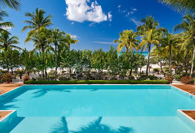 Maison avec piscine et jardin 6