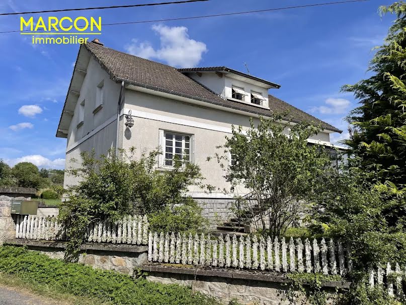 Vente maison 7 pièces 145 m² à Mérinchal (23420), 110 000 €