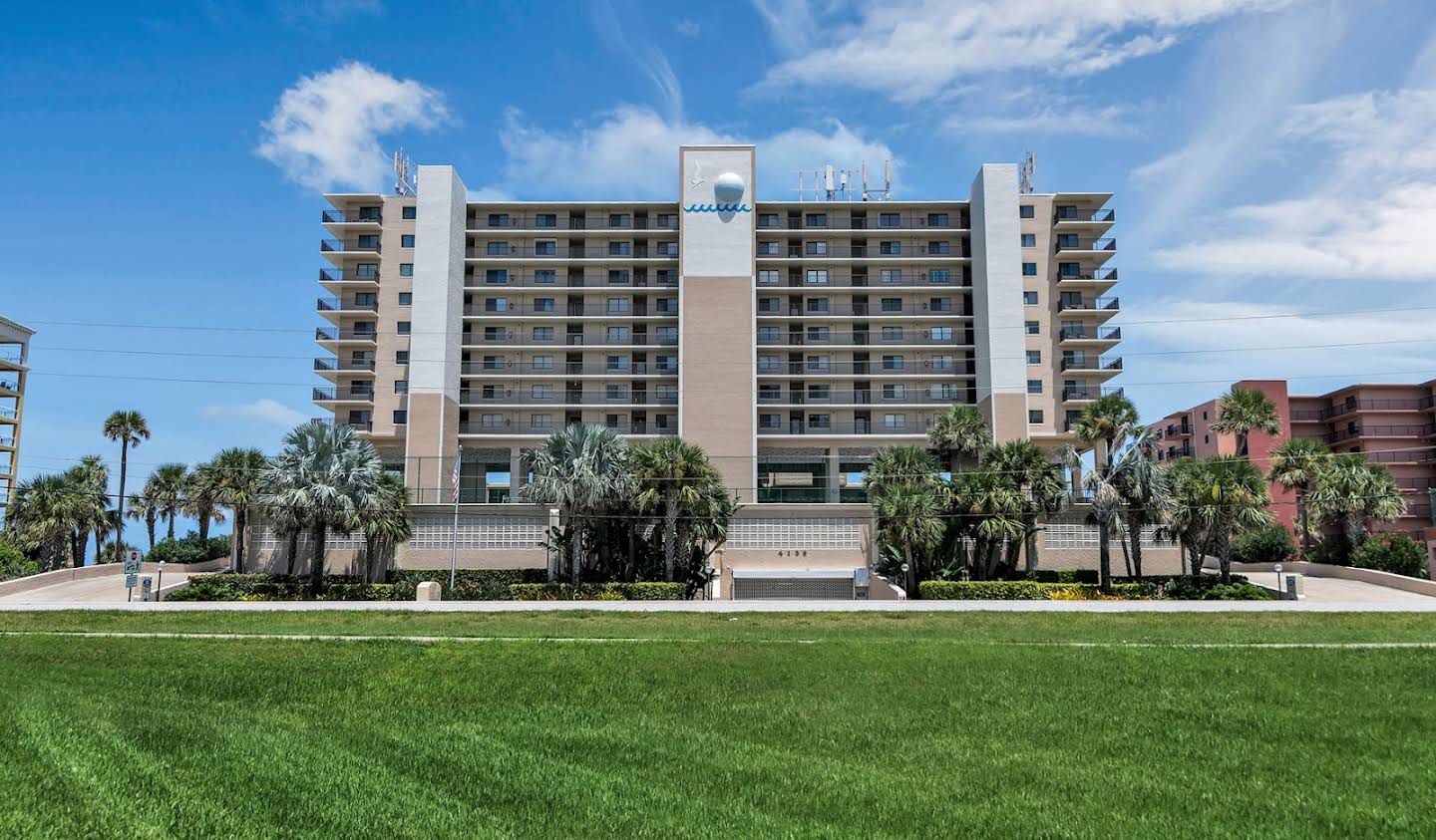 Apartment with pool New Smyrna Beach