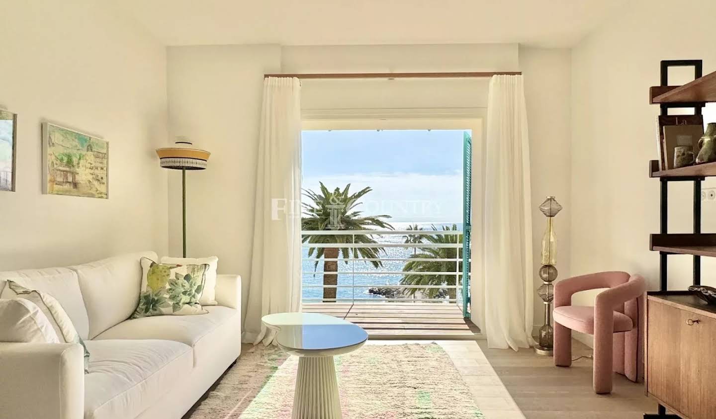 Apartment with terrace Cannes