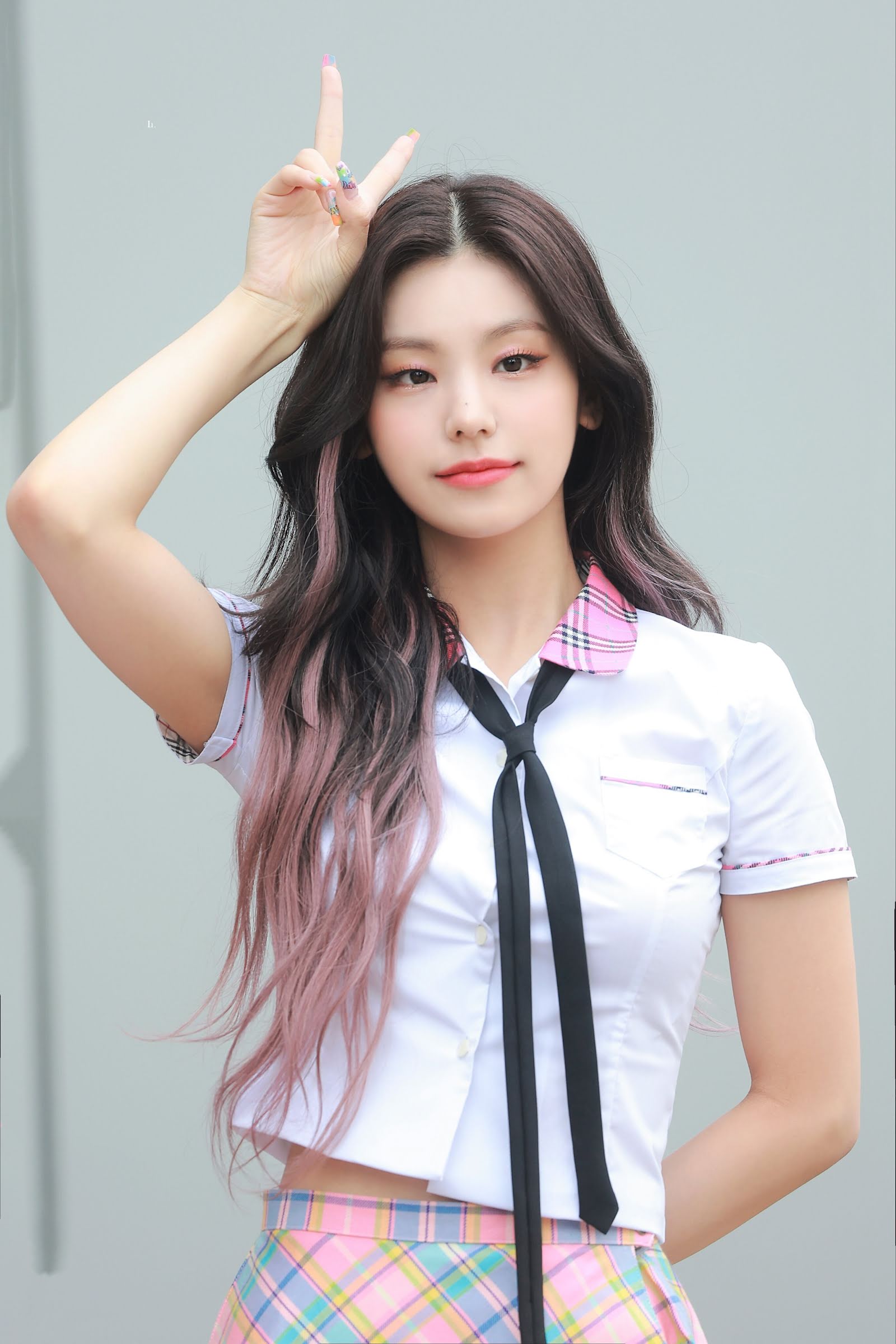 220721-ITZY-Yeji-Recording-for-Knowing-Bros-documents-3