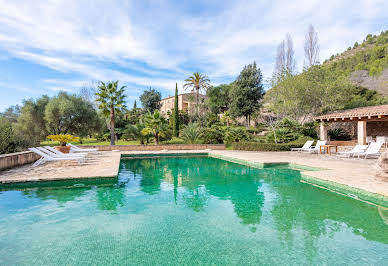 Maison avec piscine et jardin 11