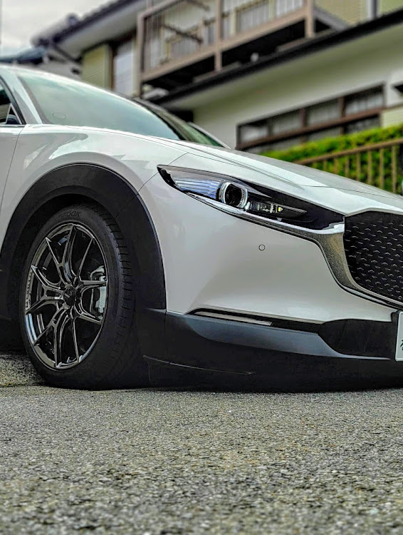 CX-30の57FXZ・車高調 BLITZ・CX-30・車高調整・イケメンに関するカスタム事例の投稿画像1枚目