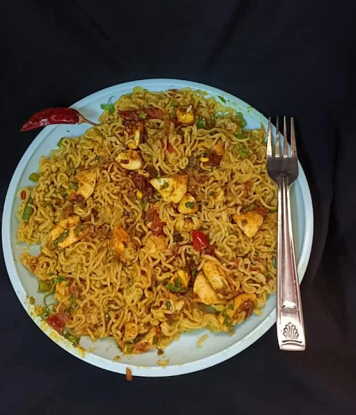 Egg Masala Maggi [2 Eggs, 500 Ml]