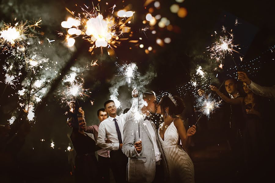 Fotografo di matrimoni Lena Astafeva (tigrdi). Foto del 21 ottobre 2019