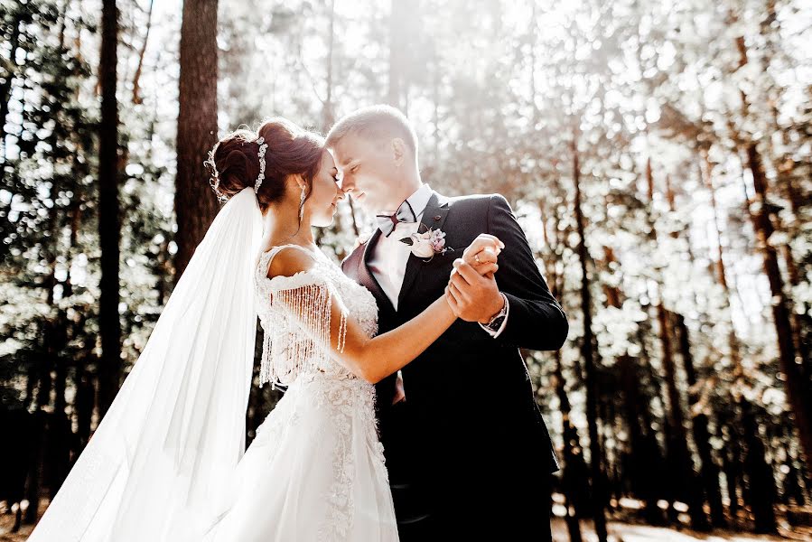 Fotografo di matrimoni Elena Machushnyk (helen). Foto del 15 aprile 2020